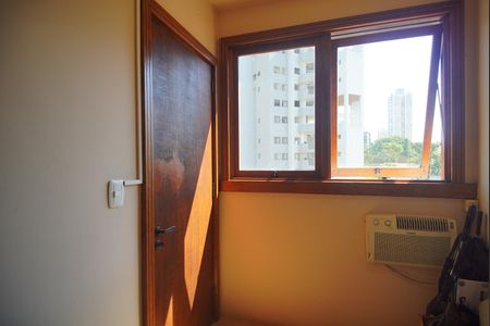 Apartamento à venda com 185m², 3 quartos e 1 vaga Apartamento à venda com 185m², 3 quartos e 1 vagaQuarto de Serviço