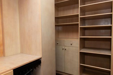Casa para alugar com 580m², 9 quartos e 6 vagas Casa para alugar com 580m², 9 quartos e 6 vagasCloset da suíte 5