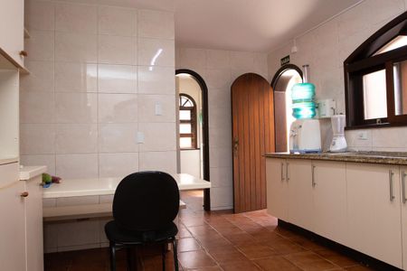 Casa para alugar com 580m², 9 quartos e 6 vagas Casa para alugar com 580m², 9 quartos e 6 vagasCozinha - Armários