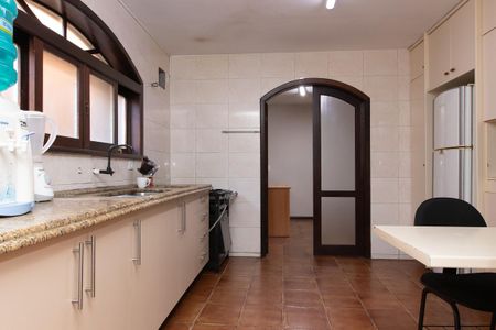 Casa para alugar com 580m², 9 quartos e 6 vagas Casa para alugar com 580m², 9 quartos e 6 vagasCozinha - Armários