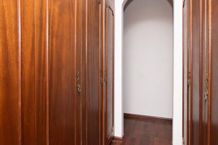 Casa para alugar com 580m², 9 quartos e 6 vagas Casa para alugar com 580m², 9 quartos e 6 vagasCloset da suíte