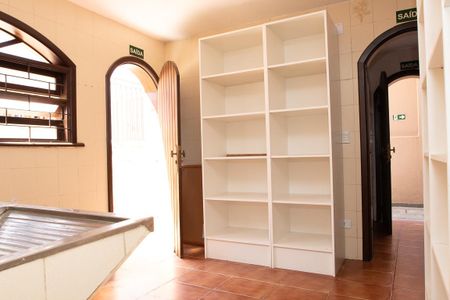 Casa para alugar com 580m², 9 quartos e 6 vagas Casa para alugar com 580m², 9 quartos e 6 vagasÁrea de Serviço