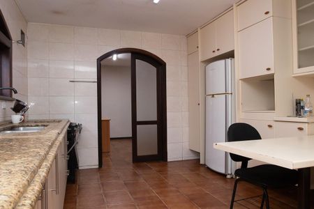 Casa para alugar com 580m², 9 quartos e 6 vagas Casa para alugar com 580m², 9 quartos e 6 vagasCozinha - Armários