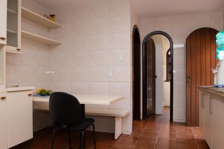 Casa para alugar com 580m², 9 quartos e 6 vagas Casa para alugar com 580m², 9 quartos e 6 vagasCozinha - Armários