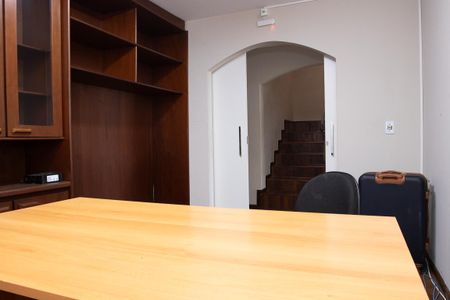 Casa para alugar com 580m², 9 quartos e 6 vagas Casa para alugar com 580m², 9 quartos e 6 vagasQuarto 1
