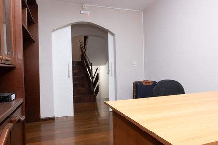 Casa para alugar com 580m², 9 quartos e 6 vagas Casa para alugar com 580m², 9 quartos e 6 vagasQuarto 1