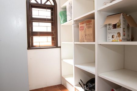 Casa para alugar com 580m², 9 quartos e 6 vagas Casa para alugar com 580m², 9 quartos e 6 vagasDespensa