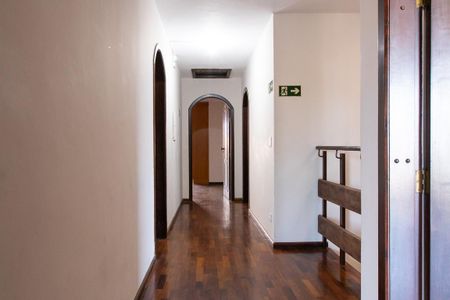 Casa para alugar com 580m², 9 quartos e 6 vagas Casa para alugar com 580m², 9 quartos e 6 vagasCorredor