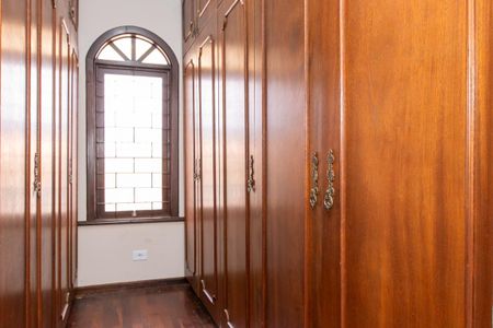 Casa para alugar com 580m², 9 quartos e 6 vagas Casa para alugar com 580m², 9 quartos e 6 vagasCloset da suíte