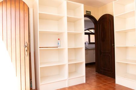 Casa para alugar com 580m², 9 quartos e 6 vagas Casa para alugar com 580m², 9 quartos e 6 vagasÁrea de Serviço
