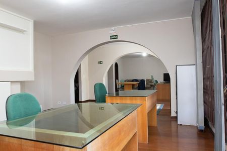 Casa para alugar com 580m², 9 quartos e 6 vagas Casa para alugar com 580m², 9 quartos e 6 vagasSala