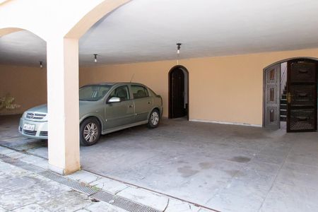 Casa para alugar com 580m², 9 quartos e 6 vagas Casa para alugar com 580m², 9 quartos e 6 vagasGaragem