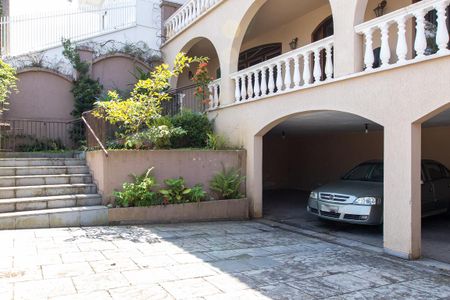 Casa para alugar com 580m², 9 quartos e 6 vagas Casa para alugar com 580m², 9 quartos e 6 vagasÁrea externa