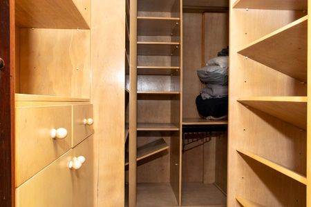 Casa para alugar com 580m², 9 quartos e 6 vagas Casa para alugar com 580m², 9 quartos e 6 vagasCloset da suíte 5