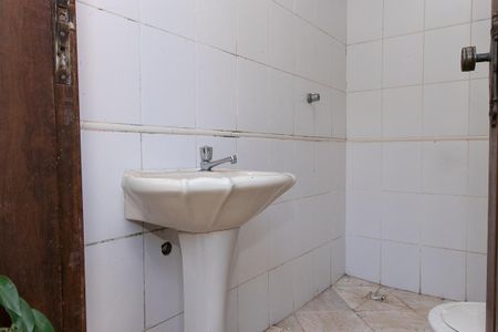 Casa para alugar com 580m², 9 quartos e 6 vagas Casa para alugar com 580m², 9 quartos e 6 vagasBanheiro de serviço