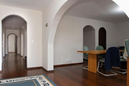 Casa para alugar com 580m², 9 quartos e 6 vagas Casa para alugar com 580m², 9 quartos e 6 vagasSala 1