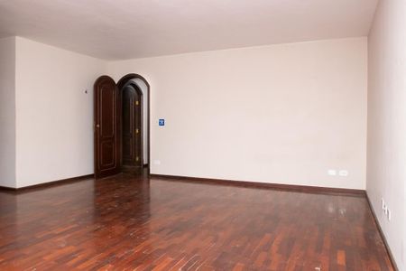Casa para alugar com 580m², 9 quartos e 6 vagas Casa para alugar com 580m², 9 quartos e 6 vagasQuarto 4 - Suíte