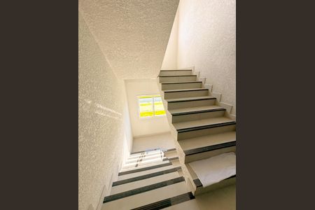Apartamento para alugar com 70m², 2 quartos e 1 vagaEscada