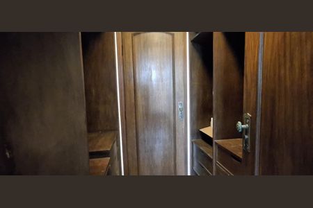 Casa à venda com 280m², 4 quartos e 2 vagasCloset da Suíte