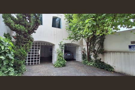 Casa à venda com 280m², 4 quartos e 2 vagasFachada