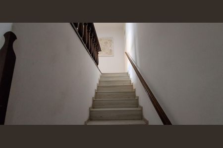 Casa à venda com 280m², 4 quartos e 2 vagasEscada