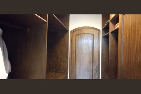 Casa à venda com 280m², 4 quartos e 2 vagasCloset da Suíte