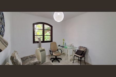 Casa à venda com 280m², 4 quartos e 2 vagasSuíte