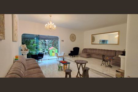 Casa à venda com 280m², 4 quartos e 2 vagasSala