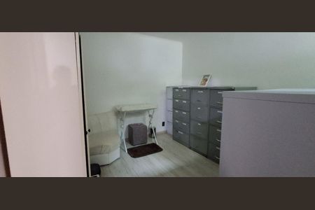 Casa à venda com 280m², 4 quartos e 2 vagasEscritório