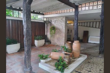 Casa à venda com 260m², 4 quartos e 2 vagas