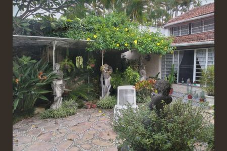 Casa à venda com 260m², 4 quartos e 2 vagas