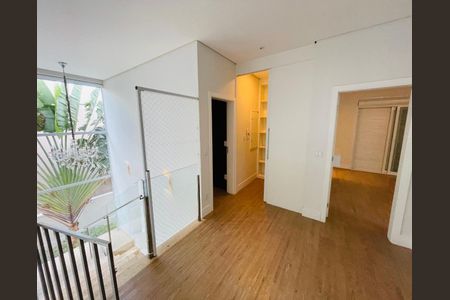 Casa de condomínio à venda com 355m², 5 quartos e 4 vagas Casa de condomínio à venda com 355m², 5 quartos e 4 vagasFoto 34