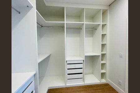 Casa de condomínio à venda com 355m², 5 quartos e 4 vagas Casa de condomínio à venda com 355m², 5 quartos e 4 vagasFoto 24
