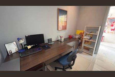 Casa à venda com 317m², 3 quartos e 4 vagas Casa à venda com 317m², 3 quartos e 4 vagasEscritório