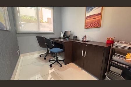 Casa à venda com 317m², 3 quartos e 4 vagas Casa à venda com 317m², 3 quartos e 4 vagasEscritório