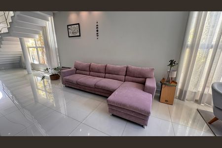 Casa à venda com 317m², 3 quartos e 4 vagas Casa à venda com 317m², 3 quartos e 4 vagasSala
