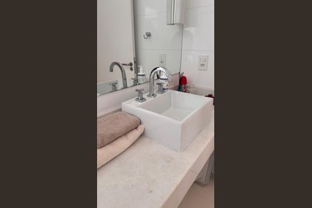 Casa à venda com 317m², 3 quartos e 4 vagas Casa à venda com 317m², 3 quartos e 4 vagasBanheiro da Suíte 2