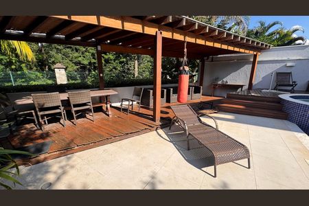 Casa à venda com 317m², 3 quartos e 4 vagas Casa à venda com 317m², 3 quartos e 4 vagasÁrea externa