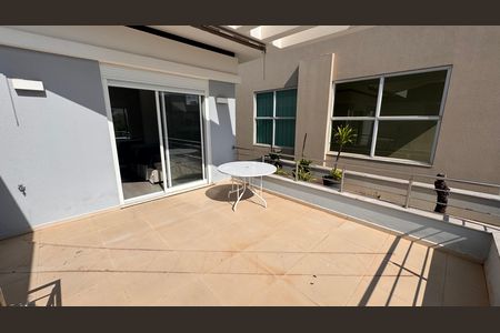 Casa à venda com 317m², 3 quartos e 4 vagas Casa à venda com 317m², 3 quartos e 4 vagasVaranda Suíte