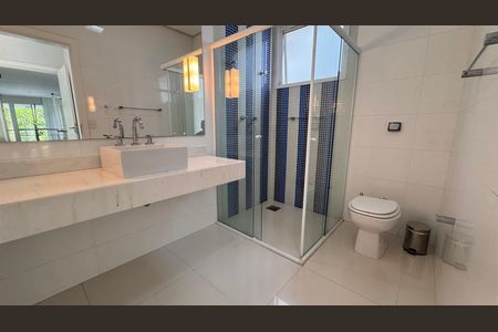 Casa à venda com 317m², 3 quartos e 4 vagas Casa à venda com 317m², 3 quartos e 4 vagasBanheiro da Suíte 1