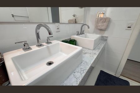 Casa à venda com 317m², 3 quartos e 4 vagas Casa à venda com 317m², 3 quartos e 4 vagasBanheiro da Suíte 3