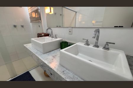 Casa à venda com 317m², 3 quartos e 4 vagas Casa à venda com 317m², 3 quartos e 4 vagasBanheiro da Suíte 3