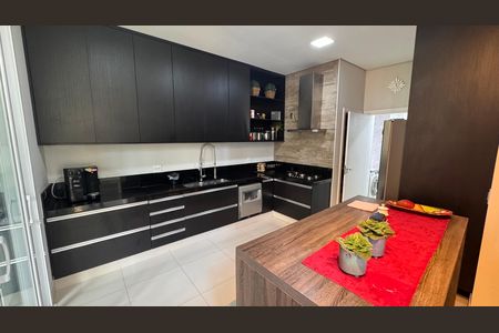 Casa à venda com 317m², 3 quartos e 4 vagas Casa à venda com 317m², 3 quartos e 4 vagasCozinha
