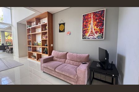 Casa à venda com 317m², 3 quartos e 4 vagas Casa à venda com 317m², 3 quartos e 4 vagasSala