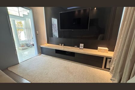 Casa à venda com 317m², 3 quartos e 4 vagas Casa à venda com 317m², 3 quartos e 4 vagasSala de TV