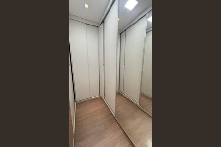 Casa à venda com 317m², 3 quartos e 4 vagas Casa à venda com 317m², 3 quartos e 4 vagasCloset da suíte 3