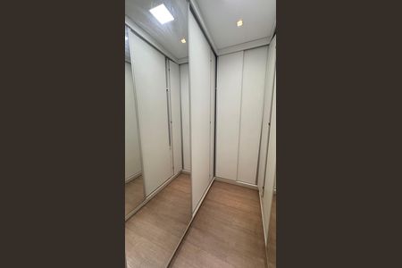Casa à venda com 317m², 3 quartos e 4 vagas Casa à venda com 317m², 3 quartos e 4 vagasCloset da suíte 3