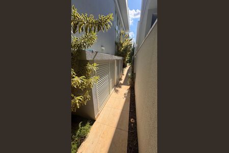 Casa à venda com 317m², 3 quartos e 4 vagas Casa à venda com 317m², 3 quartos e 4 vagasCorredor