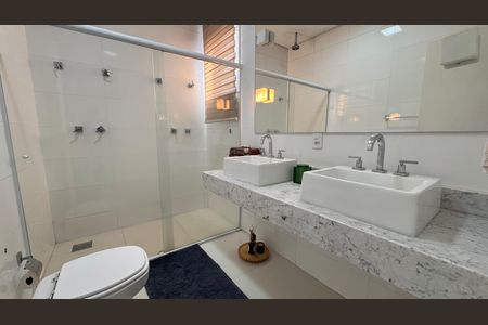 Casa à venda com 317m², 3 quartos e 4 vagas Casa à venda com 317m², 3 quartos e 4 vagasBanheiro da Suíte 3