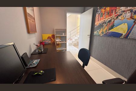 Casa à venda com 317m², 3 quartos e 4 vagas Casa à venda com 317m², 3 quartos e 4 vagasEscritório